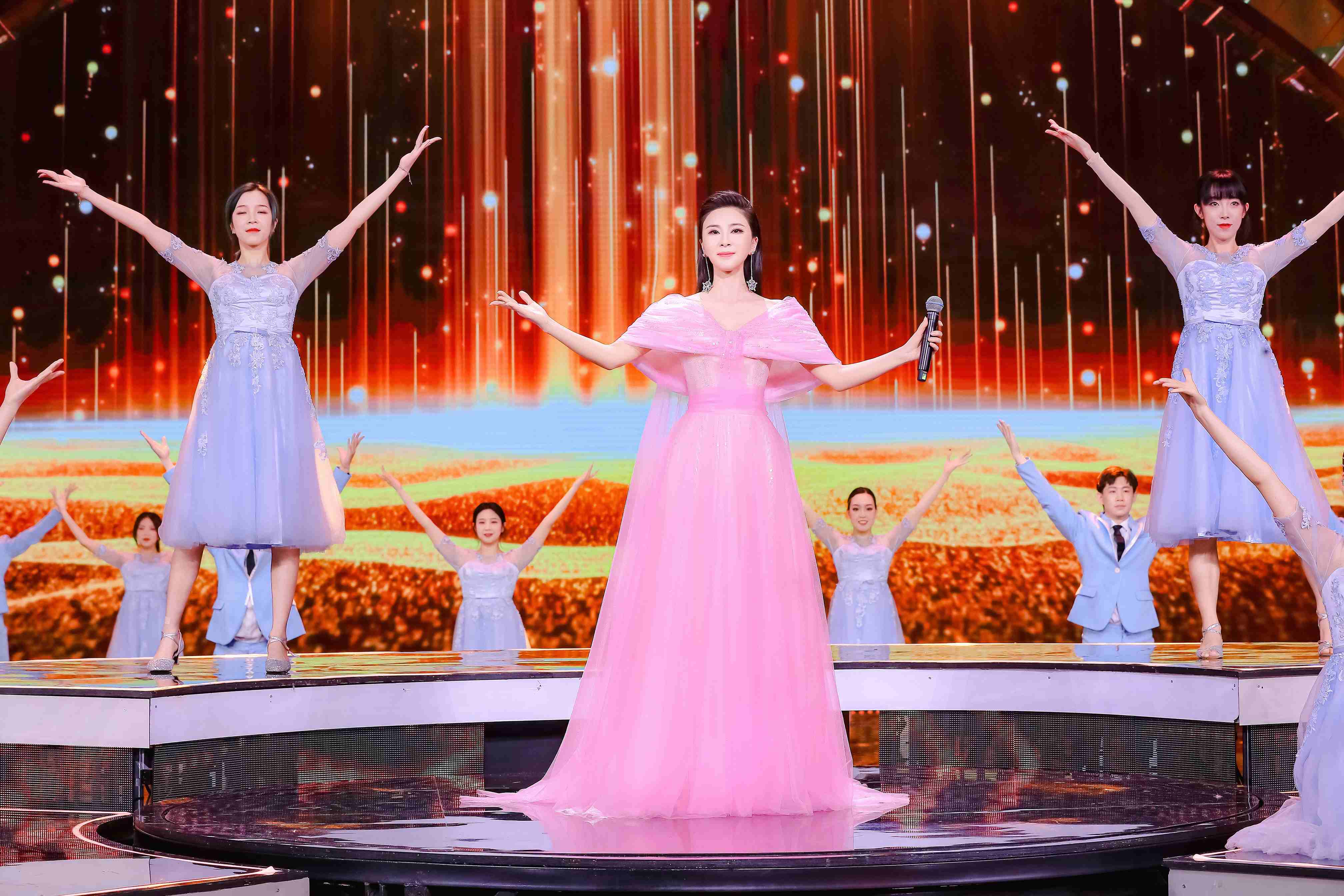 伊丽媛二度加盟央视春晚 (5).jpg